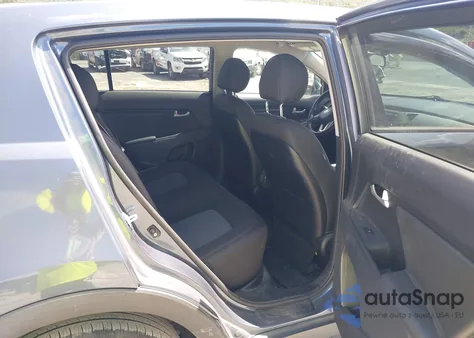 2016 Kia Sportage Lx z USA, uszkodzony, nr VIN KNDPBCAC5G7872968